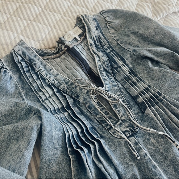 Veveret Stylish Denim Romper - Picture 1 of 7